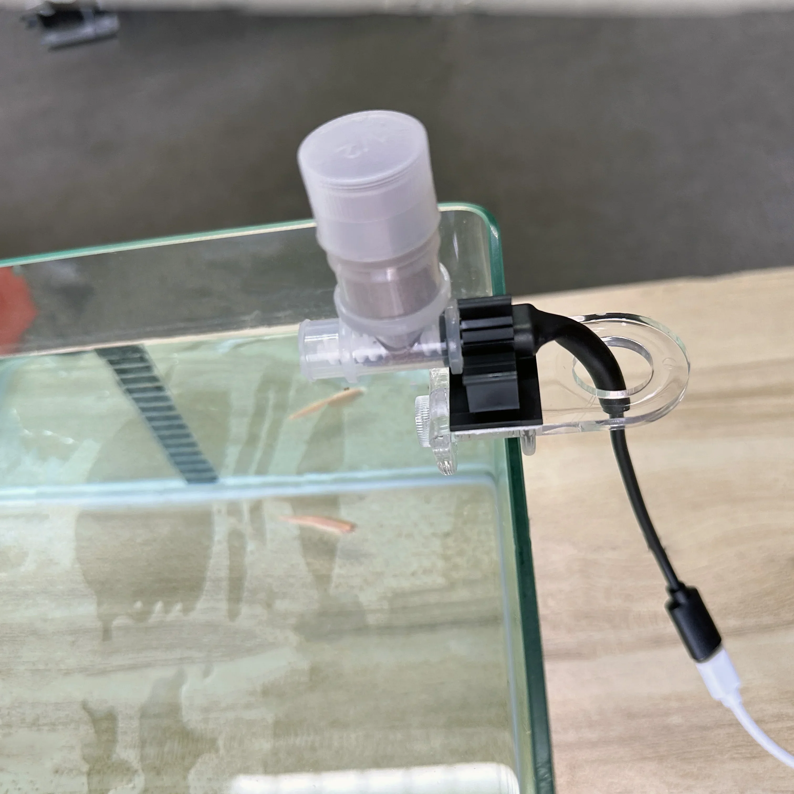 เครื่องให้อาหารปลาอัตโนมัติที่ - Aquarium Fish Feeder Automatic บทวิจารณ์และราคา